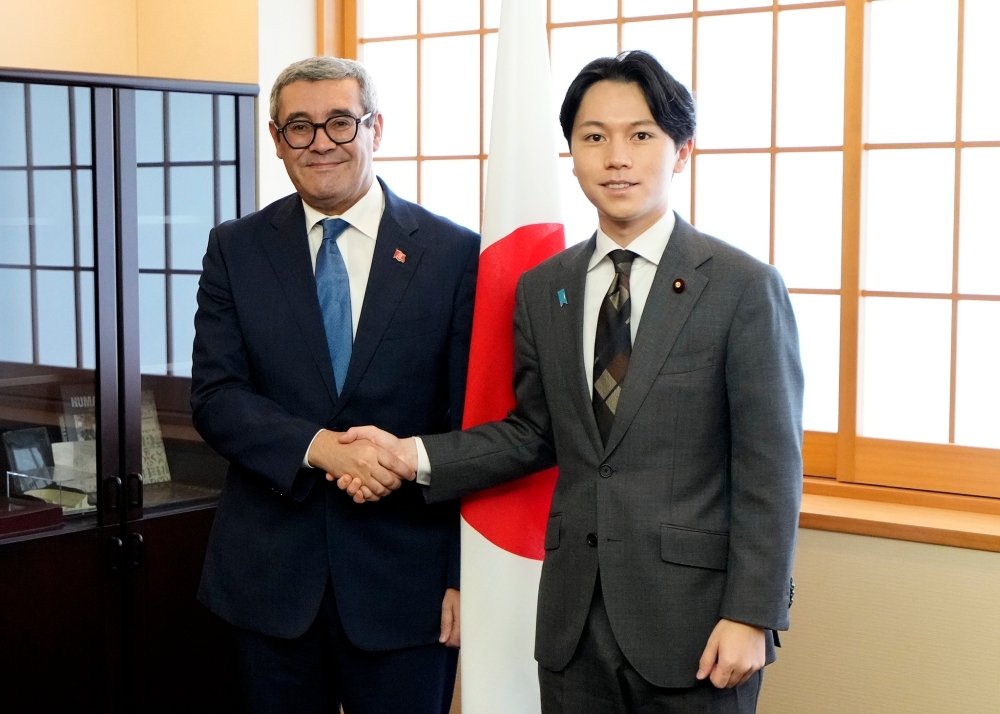 Vice-Minister OZORA shaking hands with H.E. Mr. Ahmed Chafra, Ambassador of Tunisia to Japan
