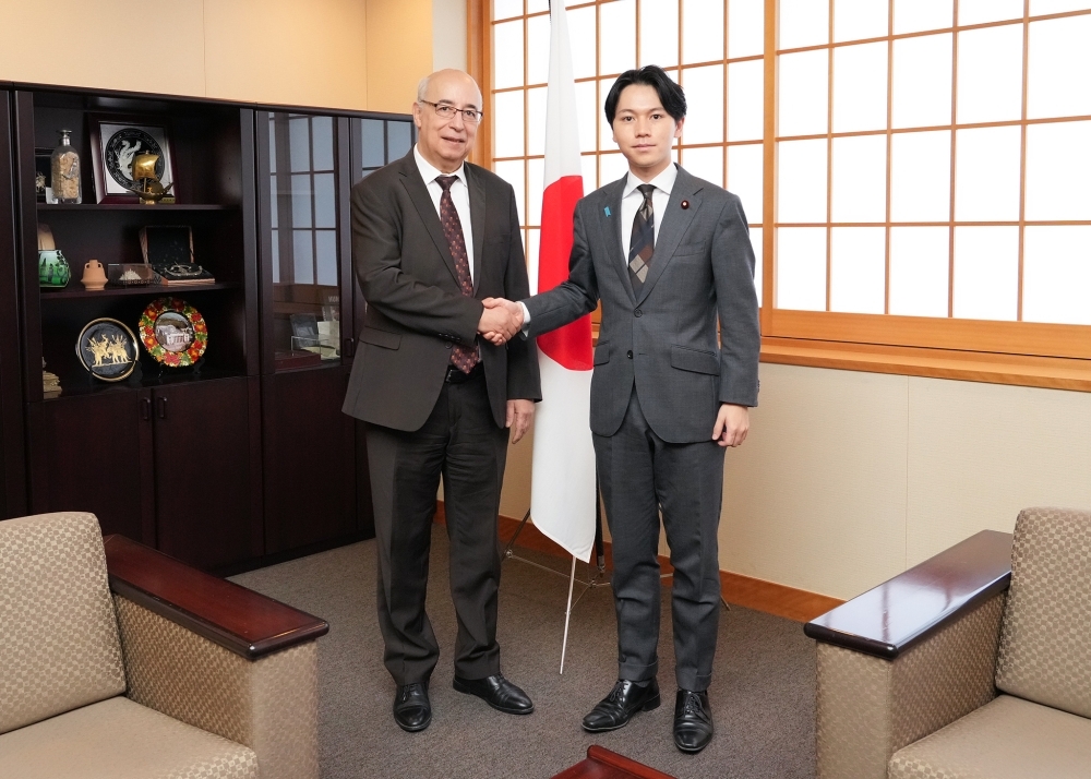 Parliamentary Vice-Minister OZORA shaking hands with Mr. Toufik Milat, Ambassador of Algeria to Japan