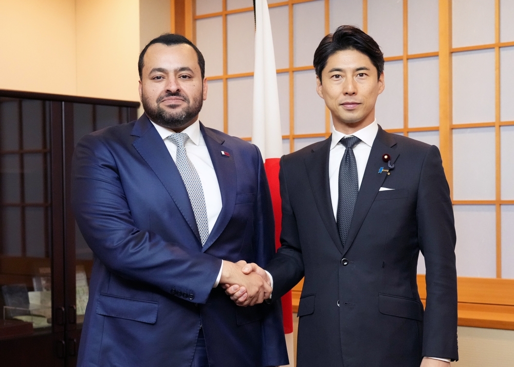 State Minister NAKASONE shaking hands with Minister of State of Ministry of Foreign Affairs of Qatar Mohammed Al Khulaifi