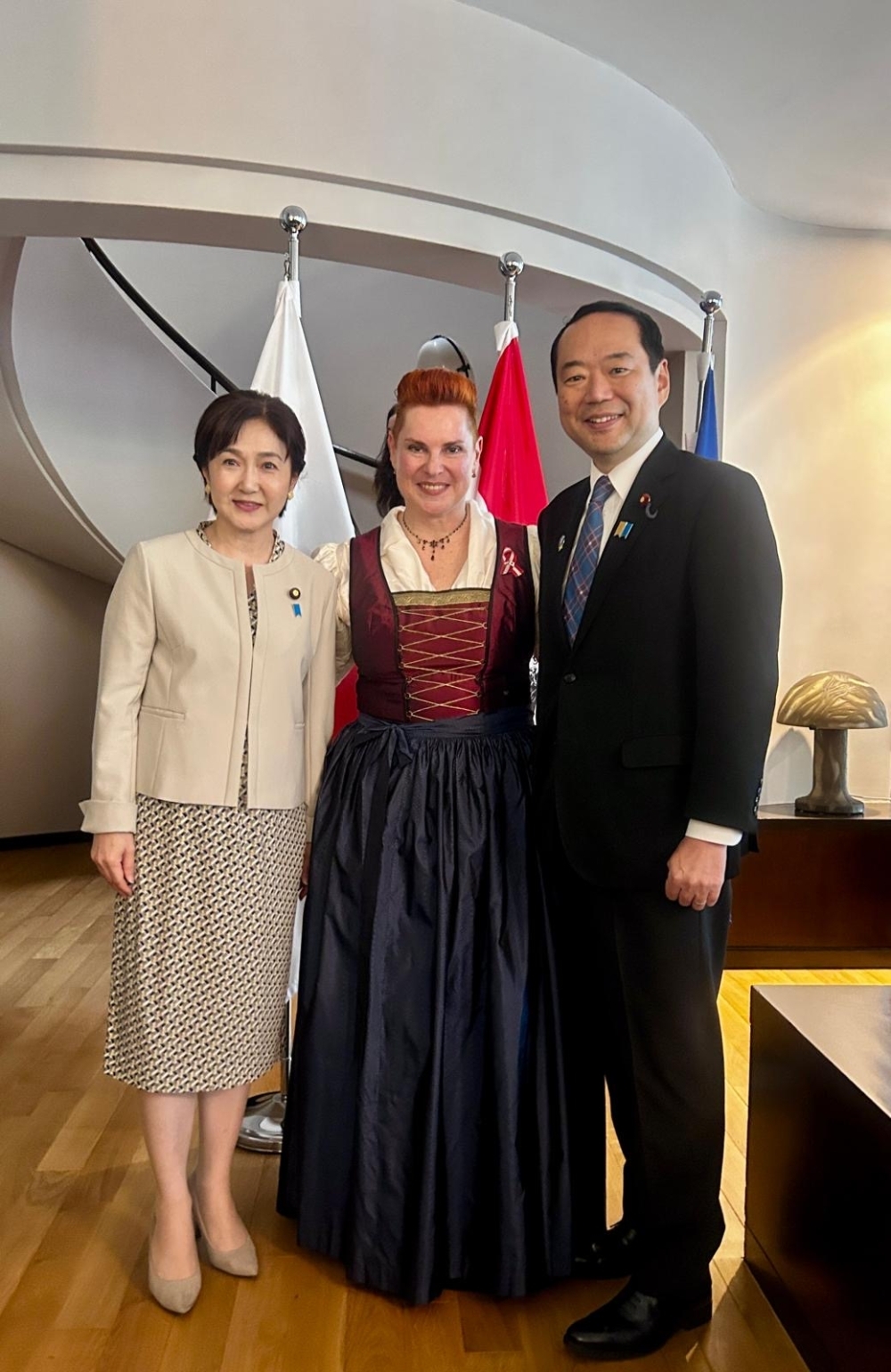 Commemorative photo of Parliamentary Vice-Minister for Foreign Affairs IKUINA’s attendance at the National Day Reception of the Republic of Austria