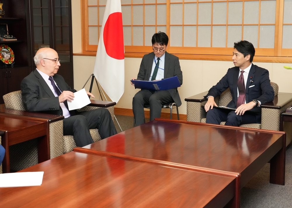 Exchange of views between State Minister NAKASONE and Mr. Toufik Milat, Ambassador of Algeria to Japan