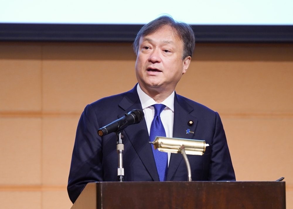State Minister Horii delivering remarks to the attendees