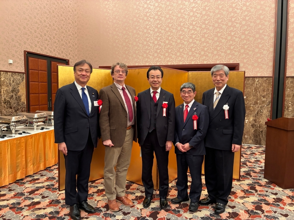 Group photo of State Minister Horii with other participants of the reception