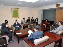 （写真）アフガニスタン「警察強化支援」研修生による福山副大臣表敬