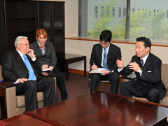 （写真2）福山外務副大臣とベビッチ・クロアチア議会議長との会談の様子