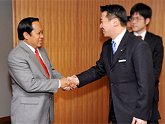 （写真）福山外務副大臣とアフマド・マスラン・マレーシア首相府副大臣との会談-1