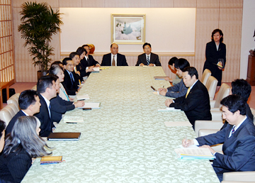 （写真）在米日系人リーダーによる表敬（平成18年3月15日）