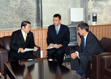 （写真）プラット・ガイ・アルゼンチン前中央銀行総裁による金田副大臣表敬（平成18年3月29日）