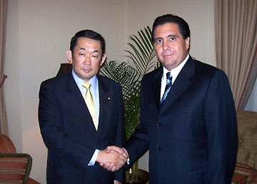 （写真）トリホス・パナマ大統領への表敬（平成18年5月4日）