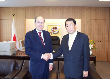 （写真）メルケルトUNDP副総裁との会談（平成18年5月30日）