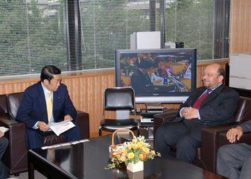 （写真）ギラニ・アフガニスタン上院第一副議長他表敬（平成18年6月15日）