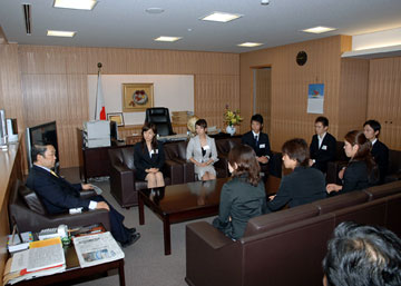 （写真）日露学生フォーラム一行表敬（平成18年8月1日）