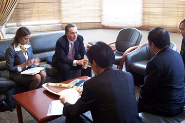 （写真）コロンビアのウリベ大統領・アラウッホ外相との会談（平成18年8月8日）