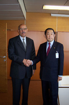 （写真）エルバラダイIAEA事務局長との会談（平成18年8月29日）