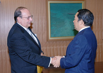 （写真）カプラン在米有力ユダヤ人団体会長表敬（平成18年9月4日）