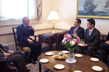 （写真）イングランド国防副長官との会談（平成18年9月6日）
