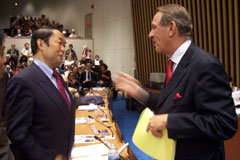 （写真）エリアソン総会議長と