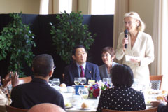 （写真）アナン事務総長夫人主催昼食会