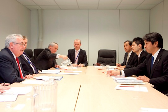 （写真）OSCE外相理事会における榛葉外務副大臣とモンゴル及びアイルランドとの二国間会談-2