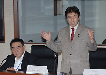 （写真）「世界の中の日本・30人委員会（仮称）」第1回会合（平成18年6月20日）
