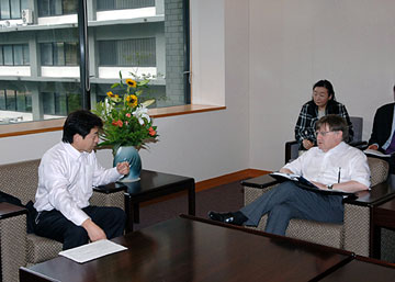 （写真）マッカートニー英国貿易産業省及び外務・英連邦省閣外大臣との会談（平成18年7月18日）