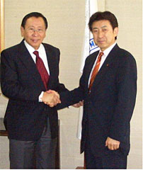 （写真）ロムロ外務長官との会談