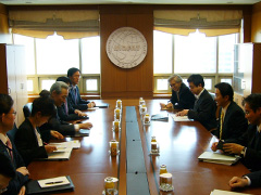 （写真）キム・ジョンフン外交通商部通商交渉本部長と意見交換