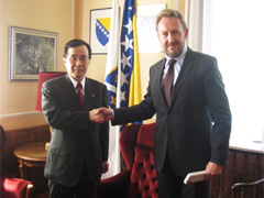 イゼトベゴビッチ大統領評議会議長との意見交換の写真