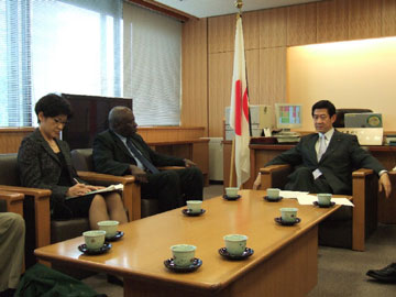 （写真）ディウフFAO（国連食糧農業機関）事務局長との会談（平成18年7月6日）
