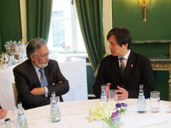 （写真）ラス－ル・アフガニスタン外務大臣との会談
