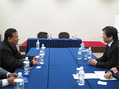（写真）カン・ゾー・ミャンマー国家計画・経済開発副大臣との会談
