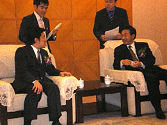 （写真）張副省長との会見