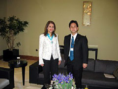 （写真）アリ計画・国際協力大臣と