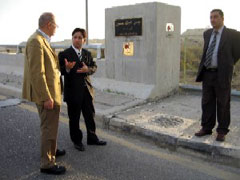 （写真）キング・フセイン橋にて