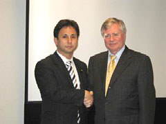 （写真）キルシュICC所長と