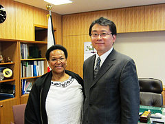 （写真）シーラ・シスル国連世界食糧計画（WFP）事務局次長による山花外務大臣政務官表敬1