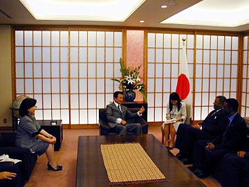 （写真）スペンサー・アンティグア・バーブーダ首脳兼外相他の訪日（平成18年5月30日）