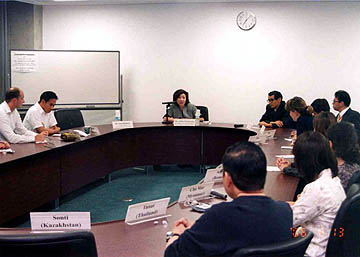 （写真）政策研究大学院大学コロキアムにて講演（平成18年6月13日）