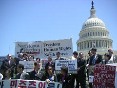 （写真）米連邦議会議事堂前での野外集会