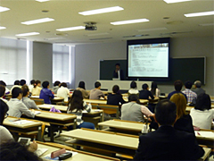 （写真）平成23年度（2011年度）国際情勢講演会　6月13日（月曜日）九州国際大学（北九州市）