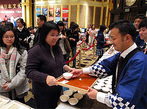 (写真)在広州総領事館