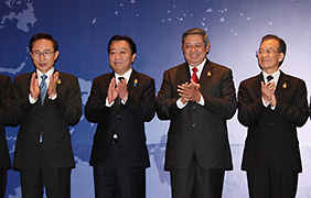 (写真)第14回ASEAN+3首脳会議-1(写真提供:内閣広報室)