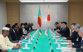 （写真）ヤイ・ベナン共和国大統領の来日-2