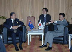 （写真）日・ニュージーランド外相会談（平成17年12月9日）