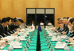 （写真）日・EU定期首脳協議