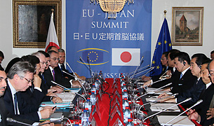 （写真）日・EU定期首脳協議
