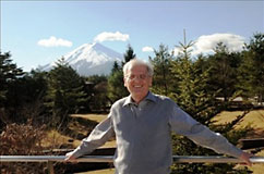 （写真）ショーヨム大統領（於：富士山麓）