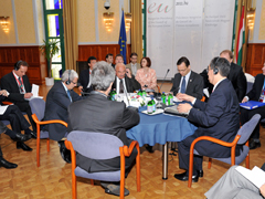 (写真)外相会合