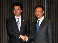 （写真）日中外相会談-1