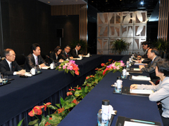 （写真）日中外相会談-2